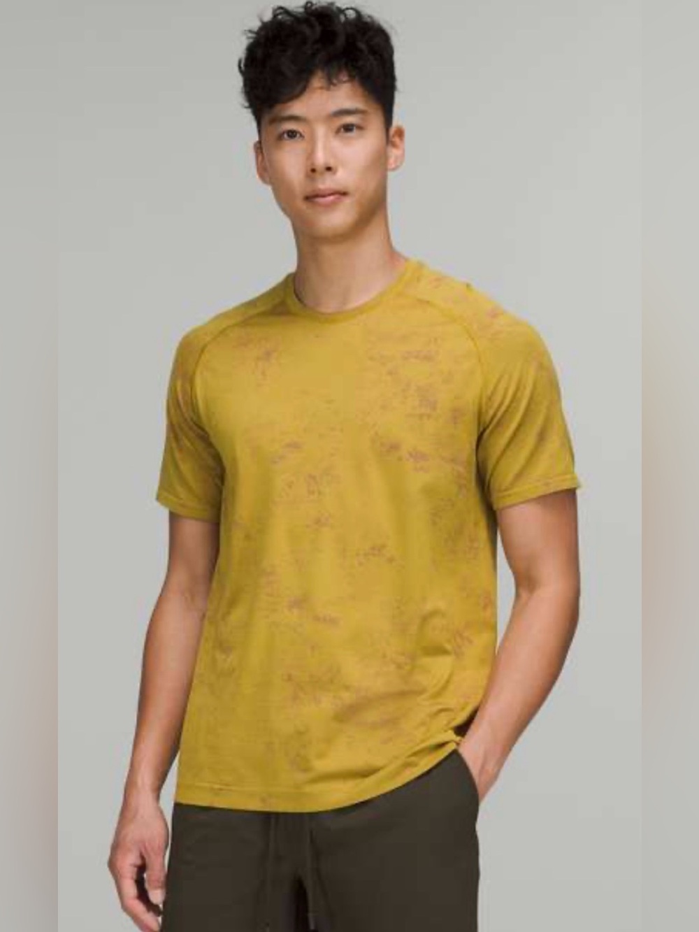 Men’s Lululemon Mustard Gold Vent Tech Short Sleeve Athletic Shirt